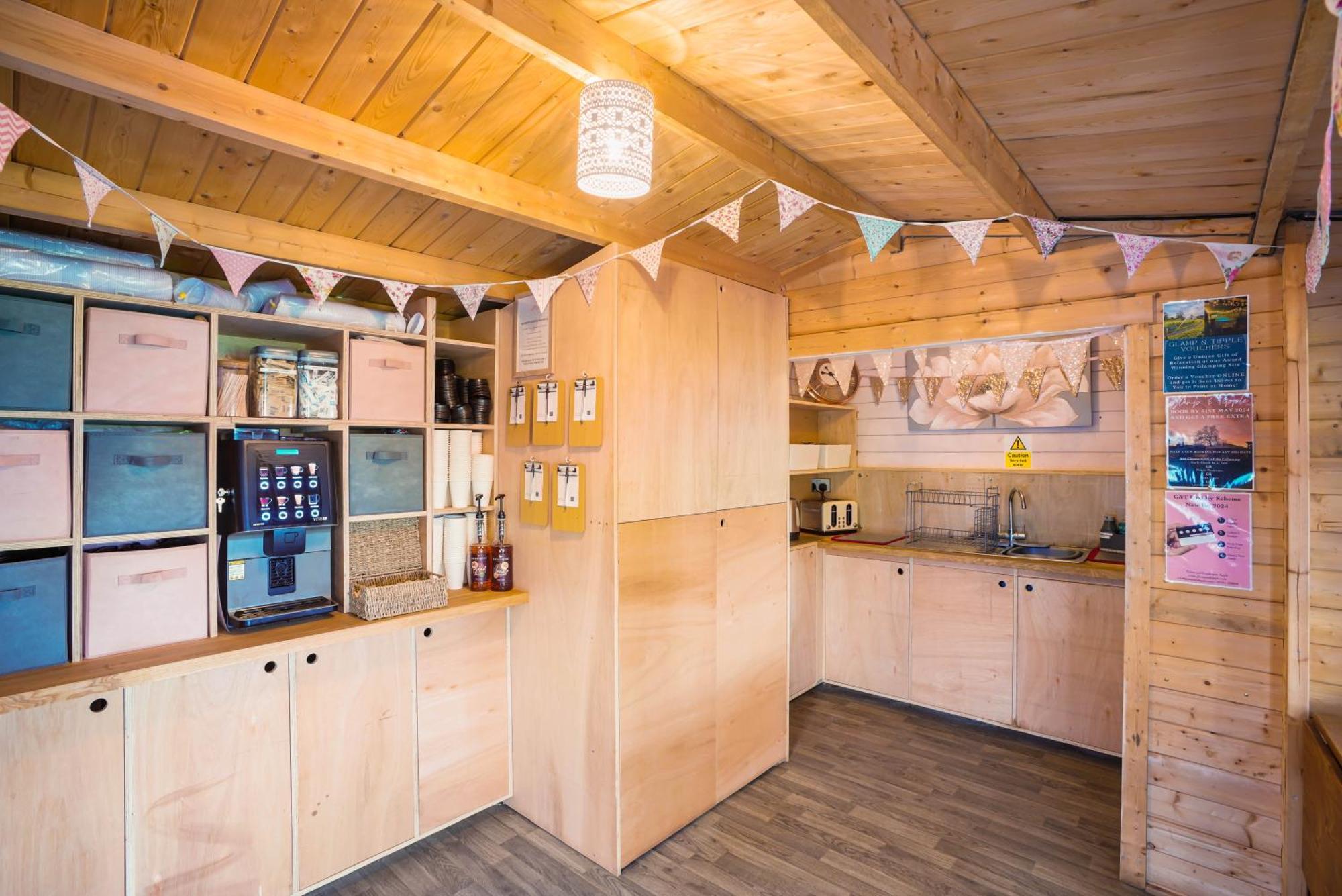 Glamp And Tipple Ltd Hotel Great Ellingham Ngoại thất bức ảnh